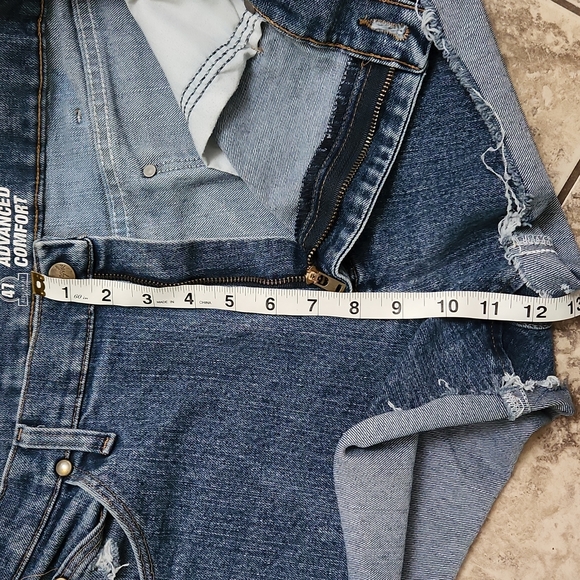 Wrangler Cut Off Shorts - Picture 4 of 5